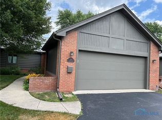 29 Abbey Rd #B, Perrysburg, OH 43551