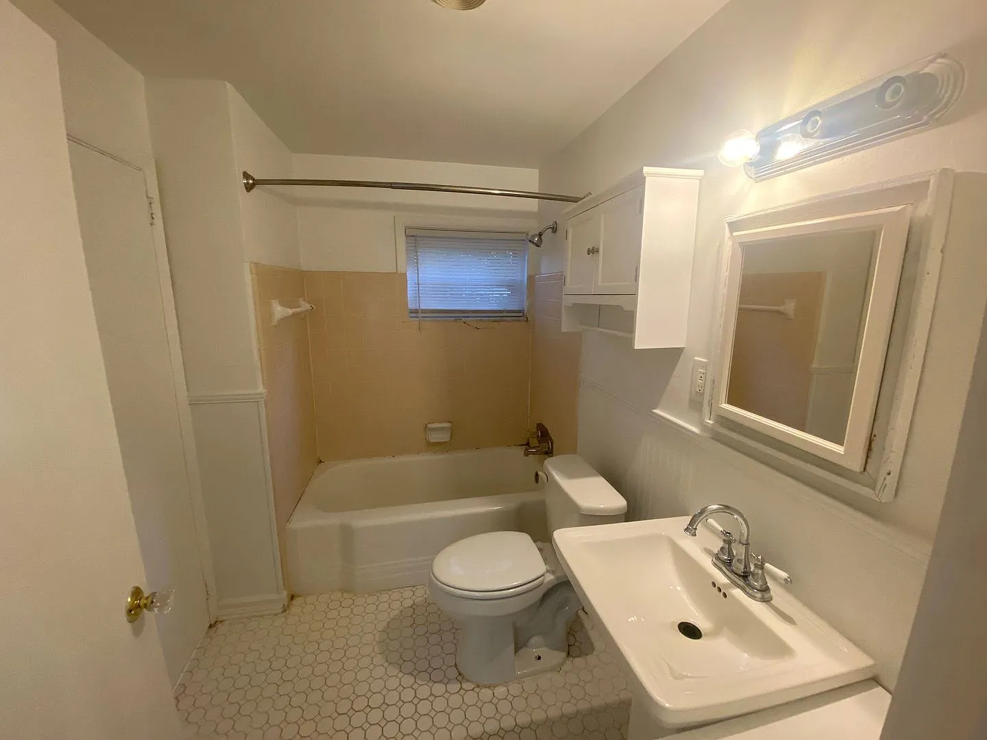 1533 Grape Street - Great Midtown Location — Photo 3