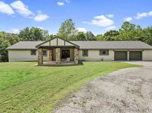 1628 Battle Dr, Grove, OK 74344