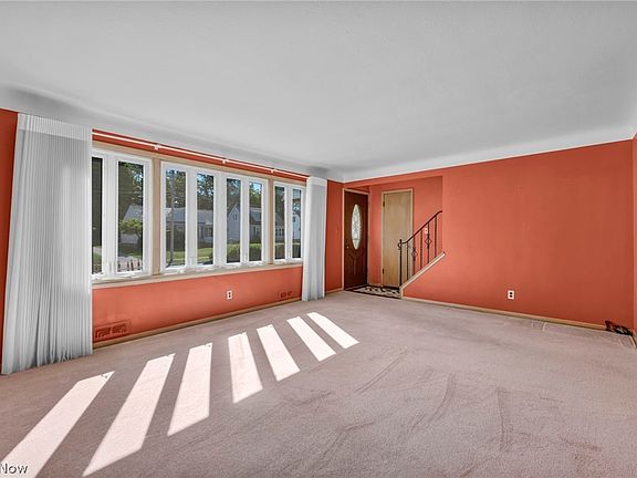 4th image of 2218 Larchmont Dr