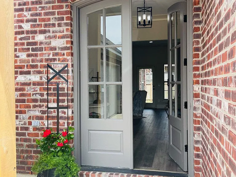 718 Chambord Dr — Photo 3