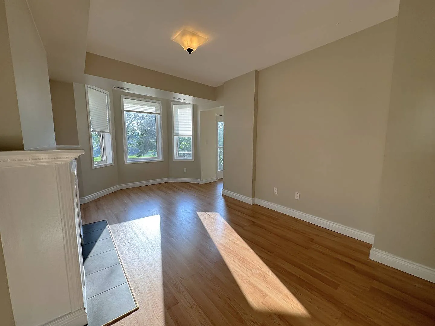 581 Carlaw Ave Floor 2 photo 1