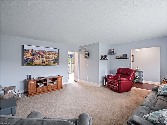 5th image of 3712 Lake Ave