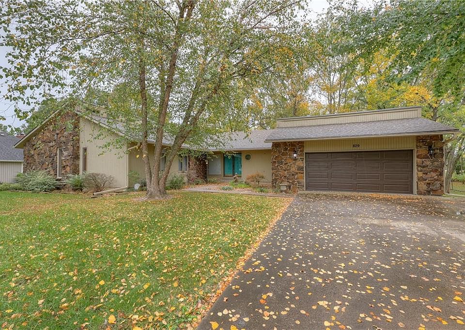 1st image of 809 Elmwood Ln