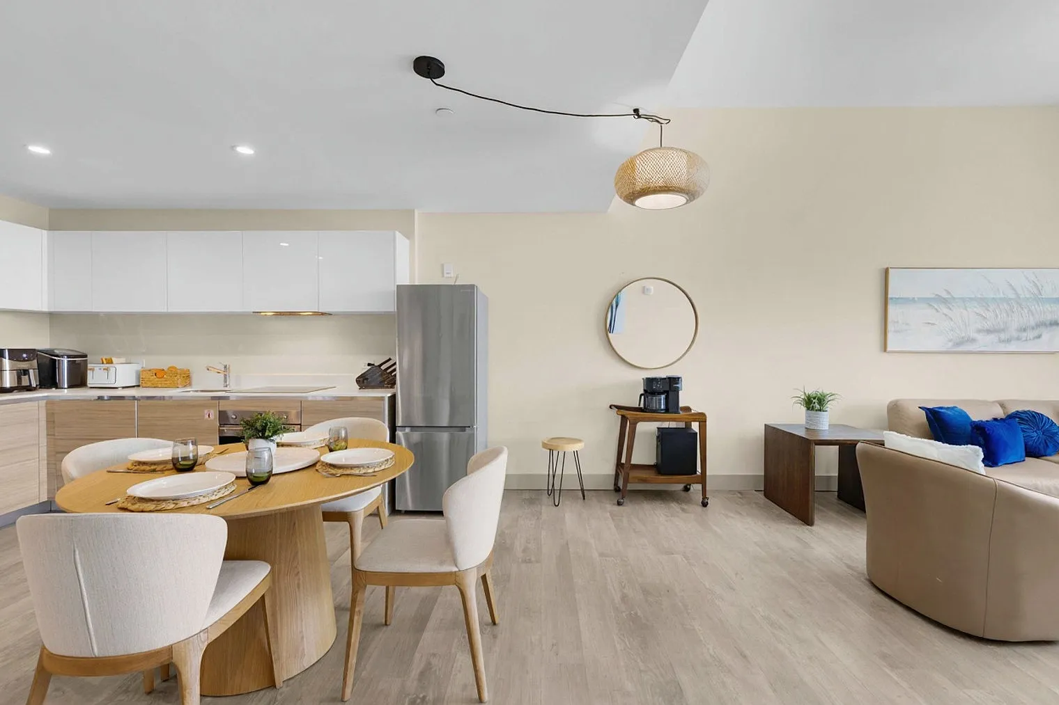 2 bed, 1.0 bath, 796 sqft, $3,866 — Photo 4