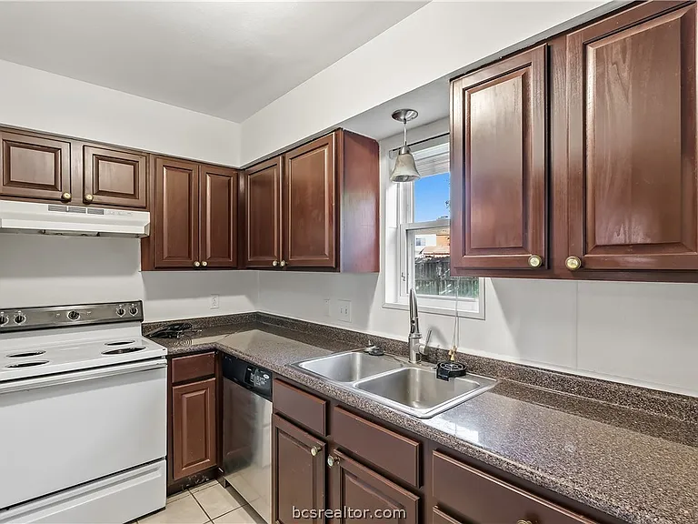1411 Hawk Tree Dr — Photo 12