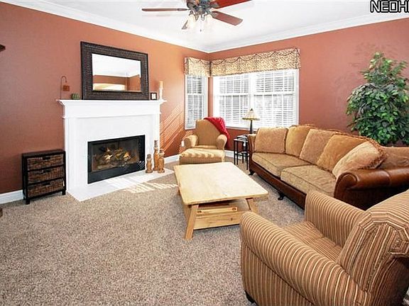 5th image of 585 Bridgeside Dr