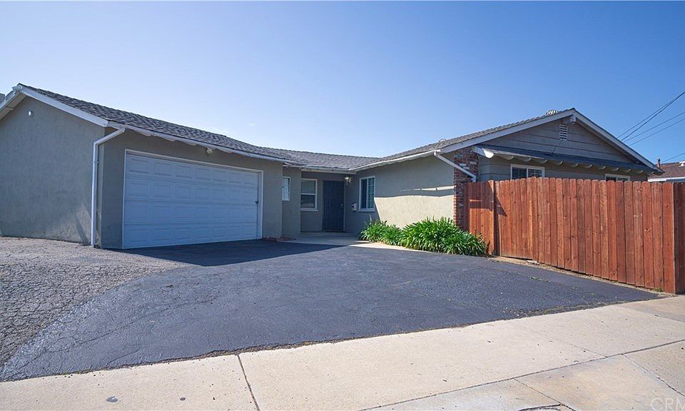 1st image of 916 Torrance Blvd