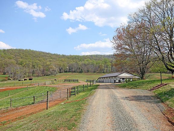 2nd image of 4577 Stony Point Rd