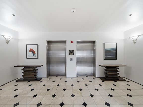 3rd image of 1005 S Shepherd Dr APT 818