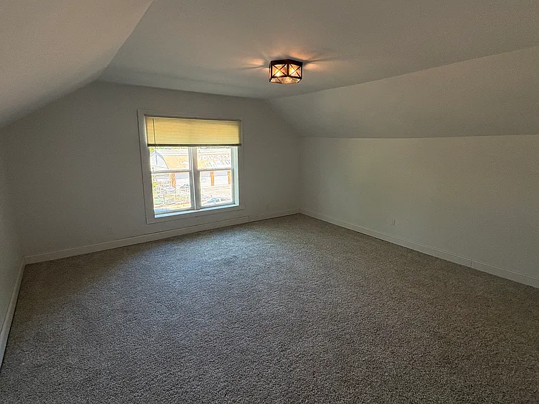 2571 Jackson Ave — Photo 14