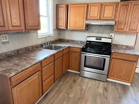 5th image of 738 S 7th St Floor 1