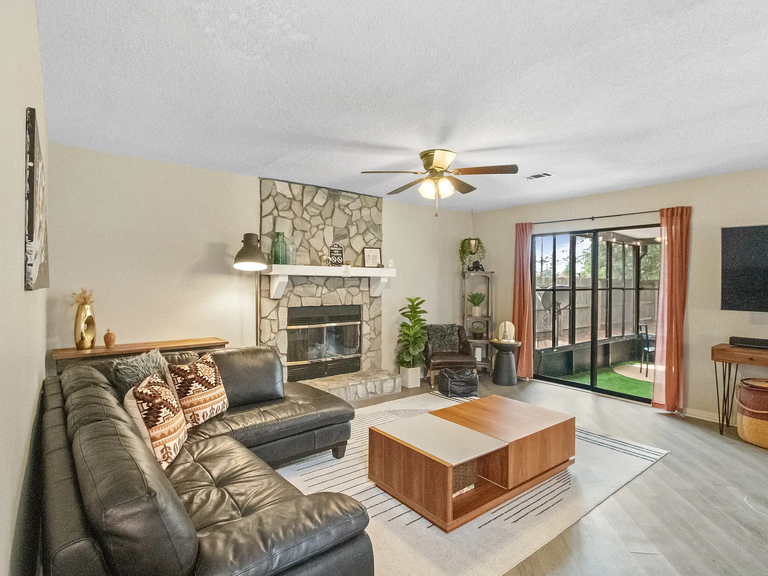 3 bed, 1734 sqft, $2,850 — Photo 2