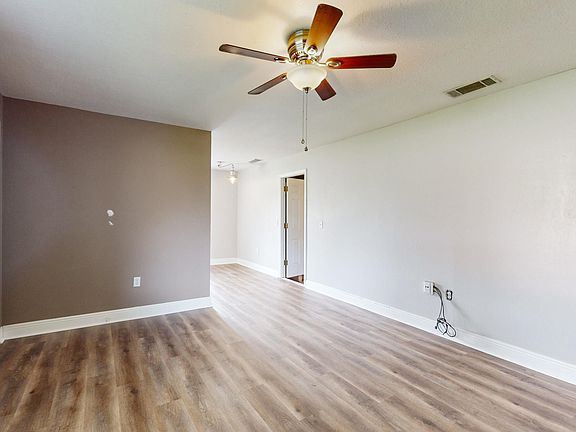 5th image of 335 E Venetian Ct