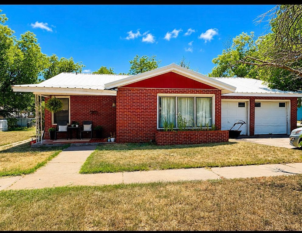 700 Avenue D SE - Property Image
