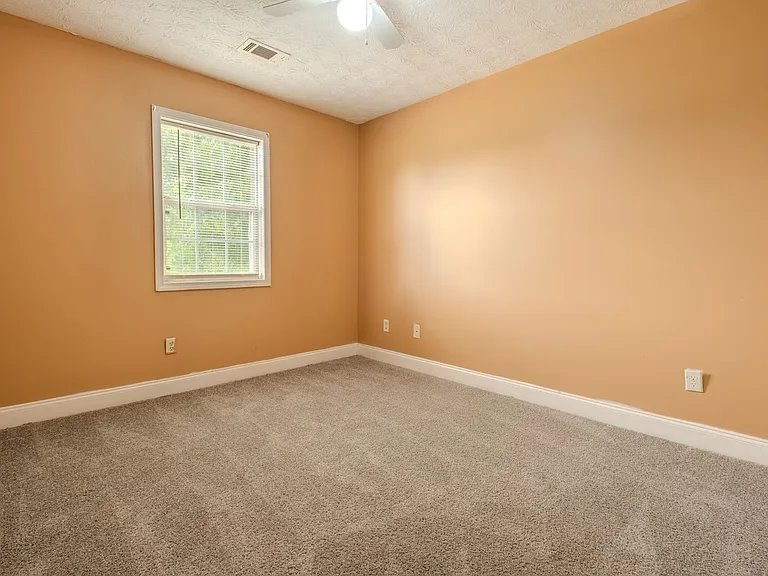 147 Westchester Cir — Photo 11