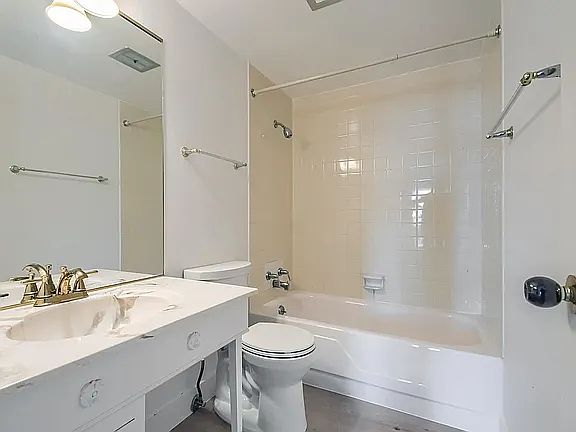 5th image of 3131 E Alameda Ave Unit 2101