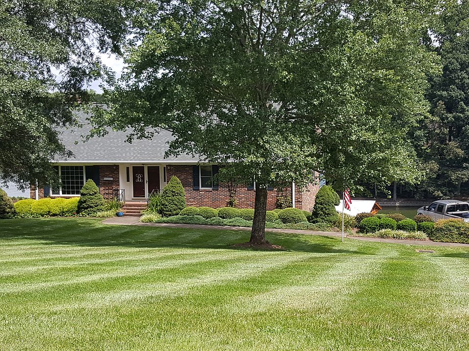1st image of 127 Canterbury Dr