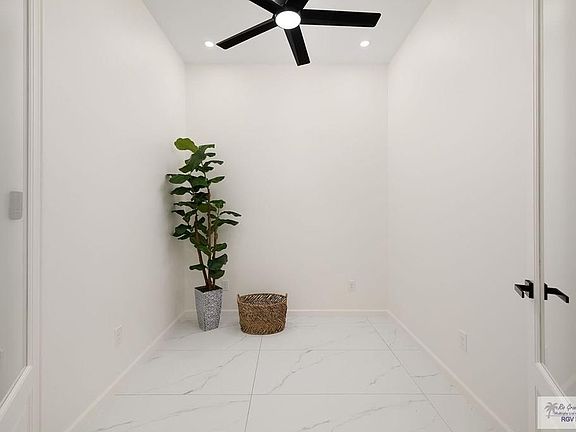 5th image of 901 Azalea St