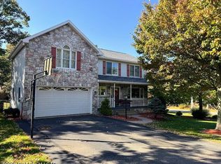 2 Golfwood Dr, Hazleton, PA 18202