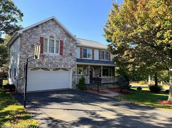 2 Golfwood Dr, Hazleton, PA 18202