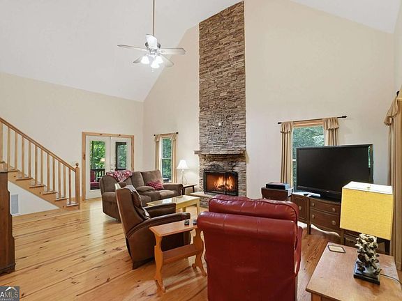 4th image of 1060 Rocktree Rd