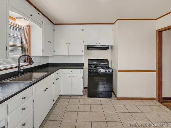 4th image of 4607 S 30th Ave W
