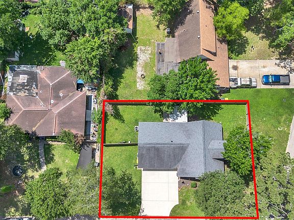 3rd image of 405 Billie Bess Ln