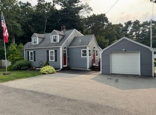 10 Cedarcrest Rd, Holbrook, MA 02343