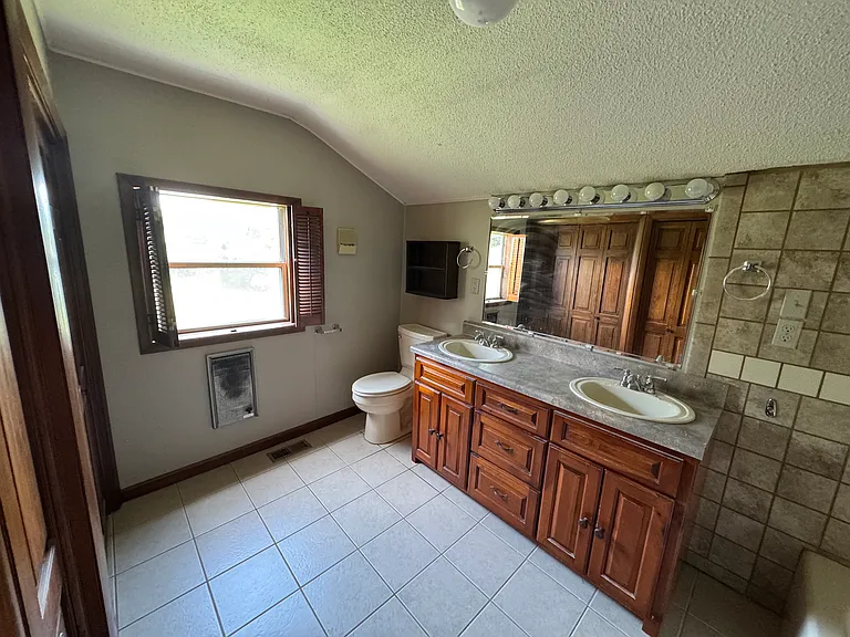 306 College St — Photo 10