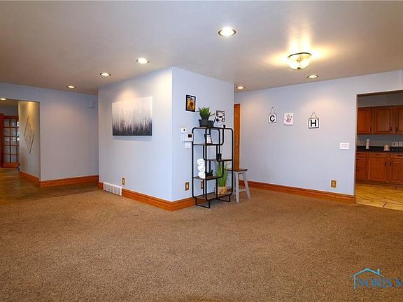4th image of 645 Oakwood Ave