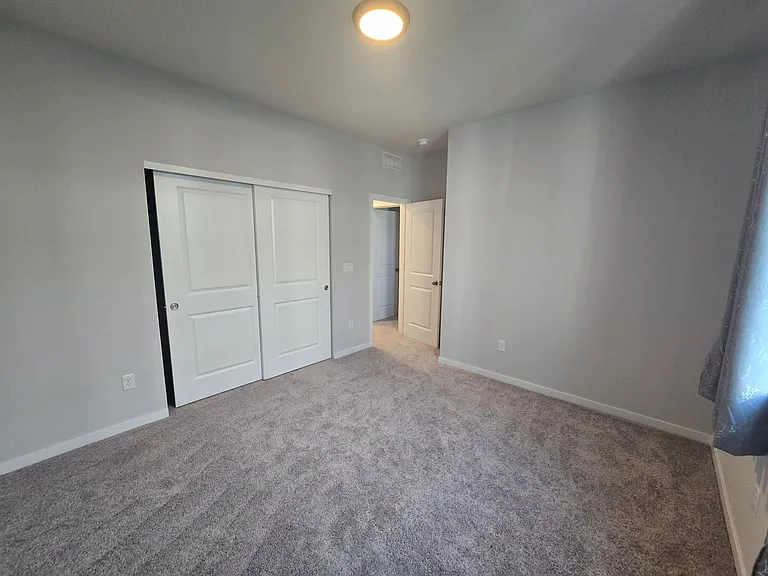 1431 Loraine Cir N — Photo 18