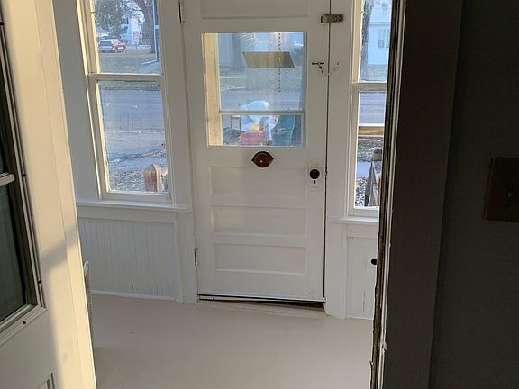 Front Porch Entryway into