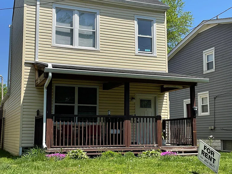 431 Atwood St — Photo 1