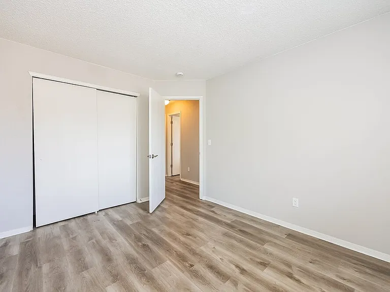 6325 Ashridge Ct — Photo 13