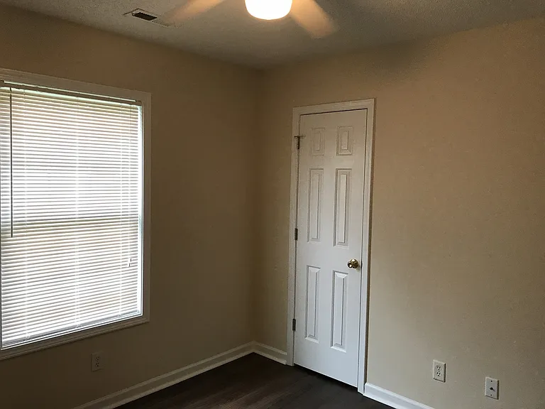 482 Wallingford Cir — Photo 9