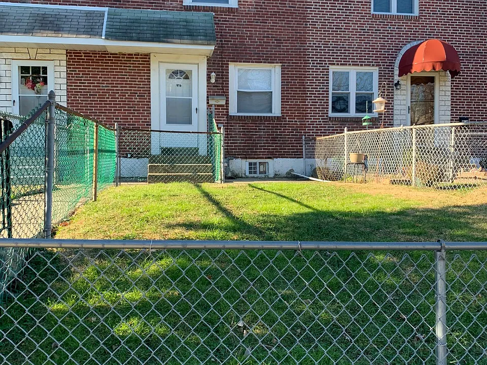 916 Grant Rd