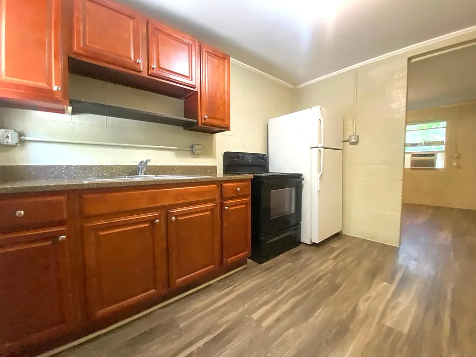 1414 N Hyde Park Ave #5