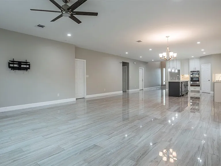 2718 Leslie Ln — Photo 12