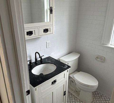 5th image of 1403 E Henry St #A