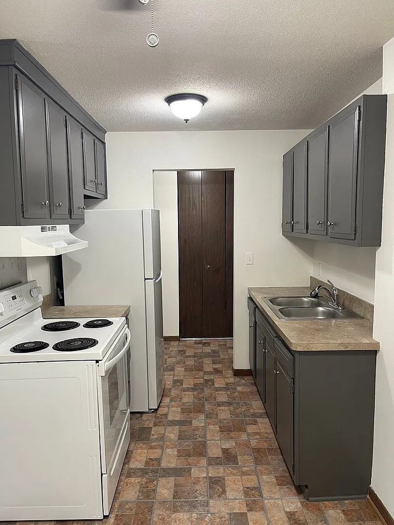 DJ Smith Realty Emerson Ave S — Photo 1