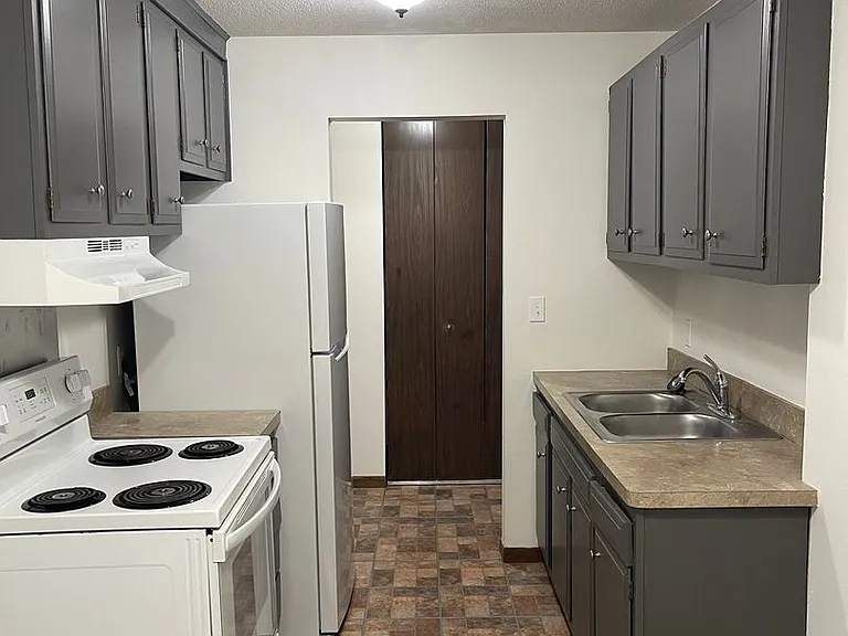 DJ Smith Realty Emerson Ave S — Photo 1