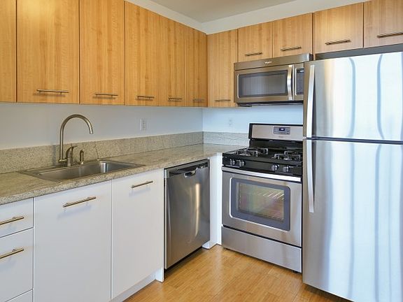 5th image of 800 6th Ave APT 28F