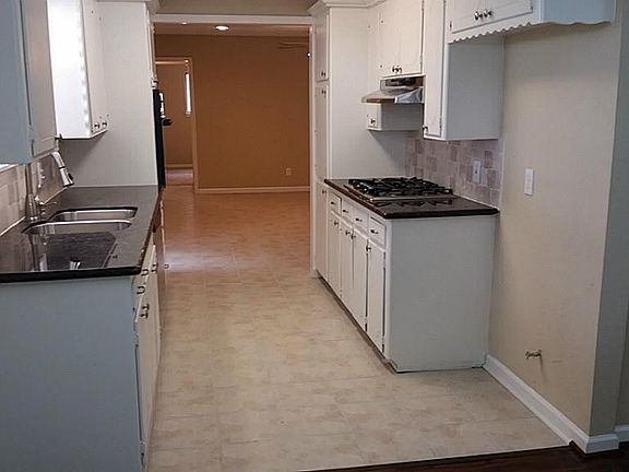 4th image of 1606 Kings Park Dr