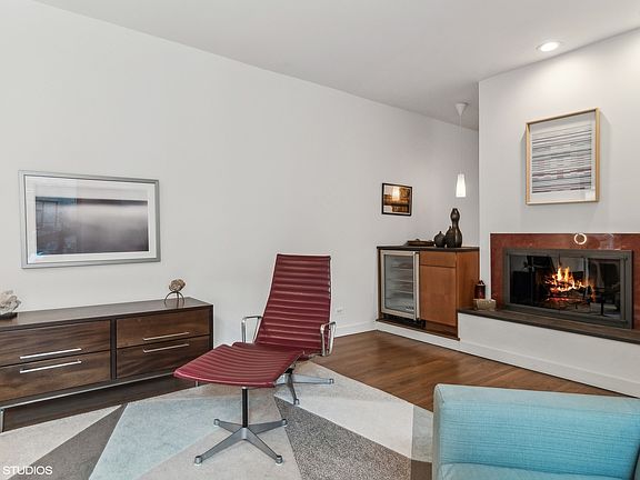 4th image of 3631 N Pine Grove Ave APT F