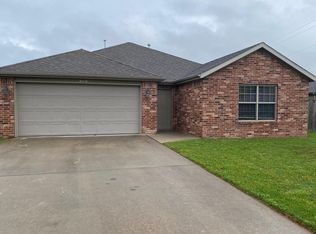 141 Poplar Rd, Centerton, AR 72719