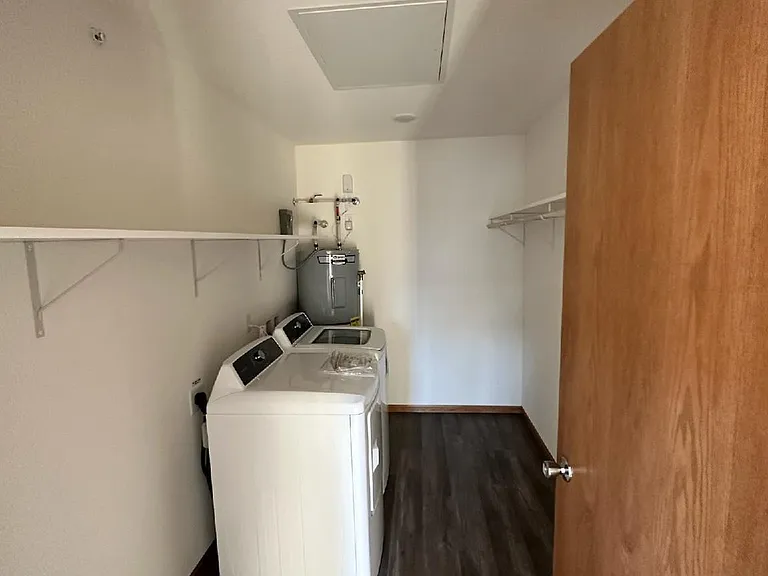 126 S Dousman St — Photo 14