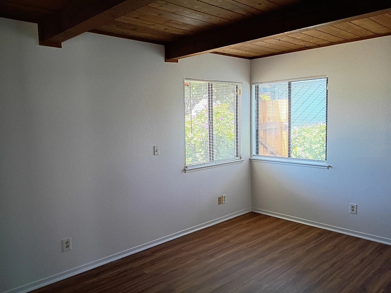 4636 Canyon Rd — Photo 2