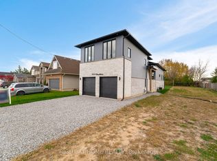 7934 Woodbine St, Niagara Falls, ON L2H 1C6