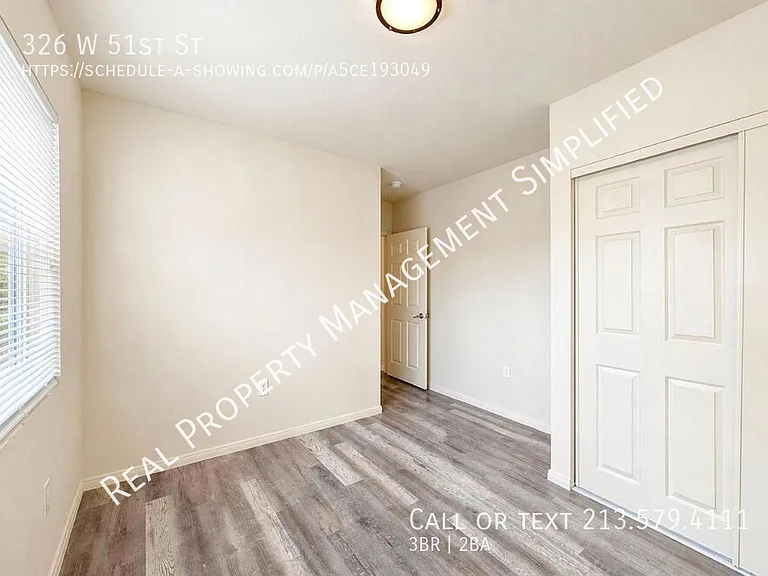 326 W 51st St — Photo 3